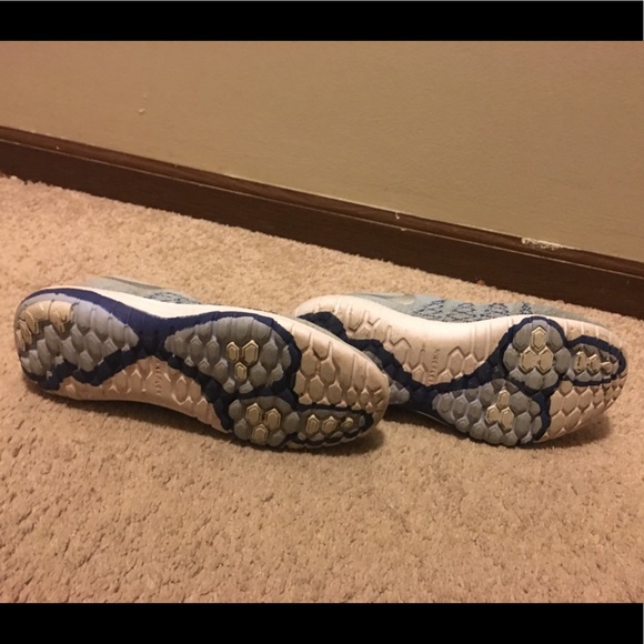 Used Girls Nike Running Shoe - Picture 3 of 5